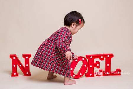 Christmas mini session with prop